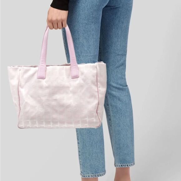 CHANEL Pink CC logo Travel Ligne Tote - Picture 9 of 15